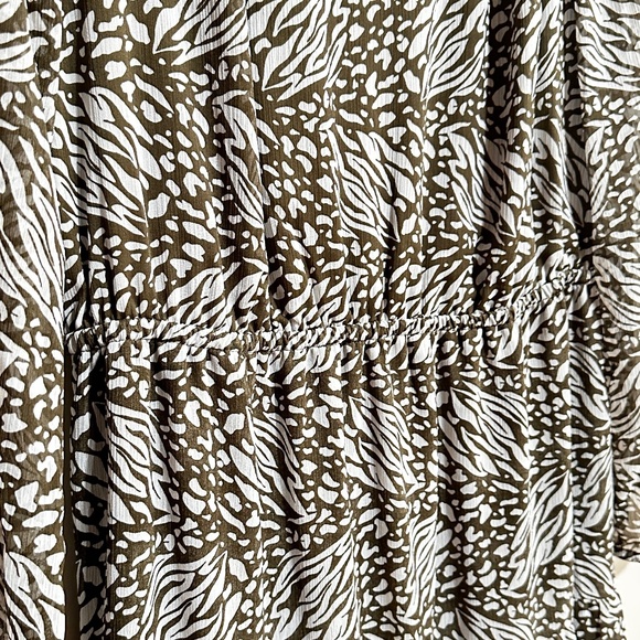 Green and White Patterned Midi Dress Size MP - Picture 3 of 6